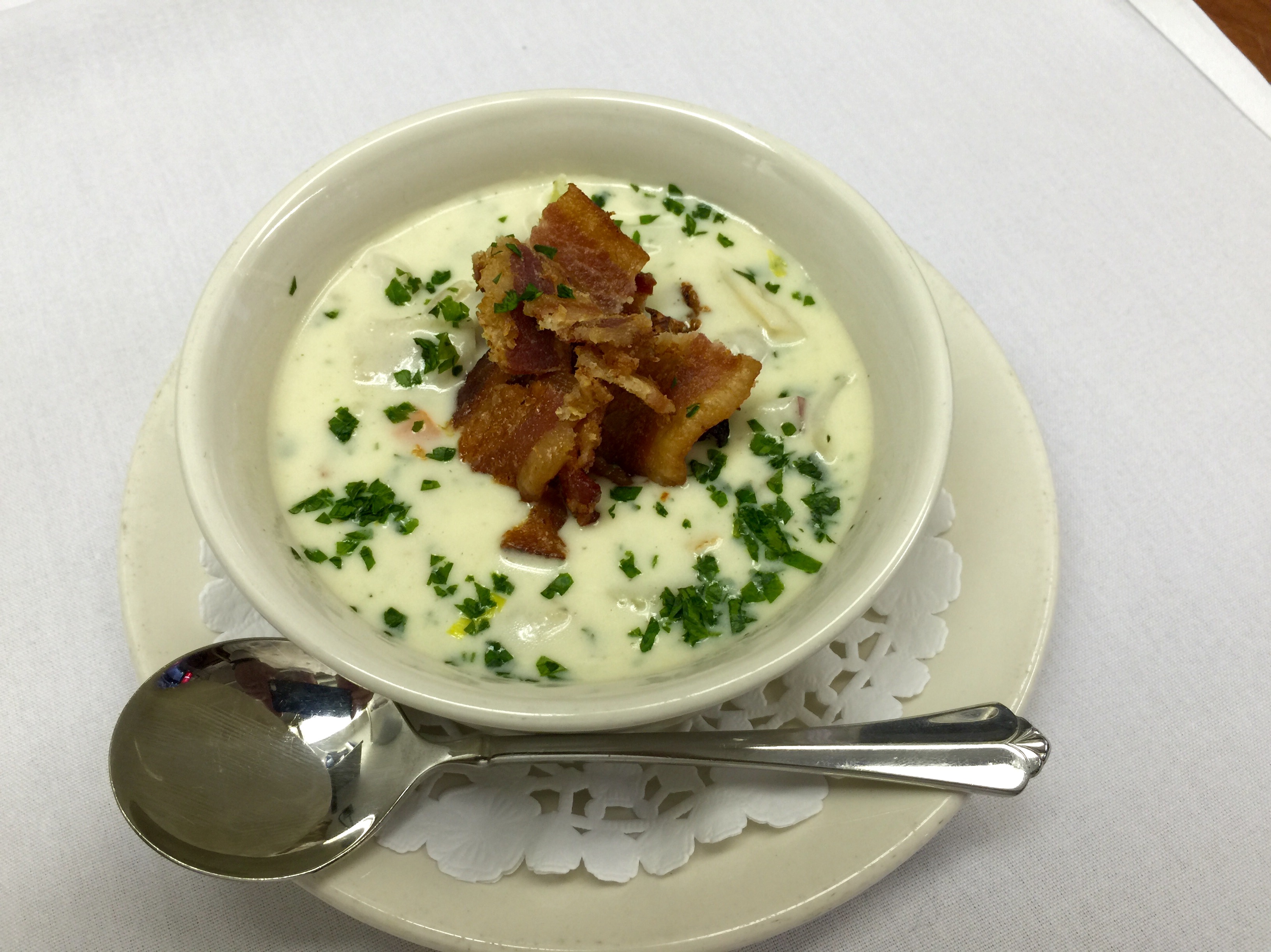 World’s Best Clam Chowder Recipe- Cooks and EatsCooks and Eats